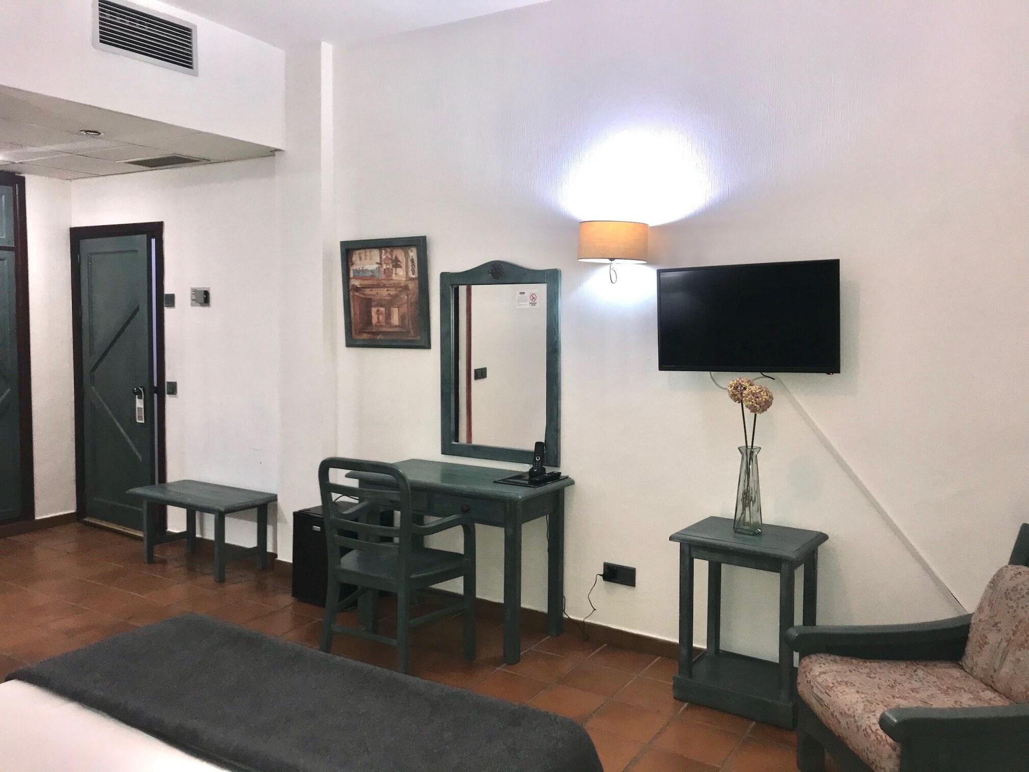 Hotel Almagro Buitenkant foto